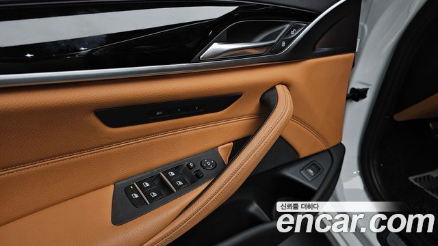 BMW 5-Series 520i Luxury