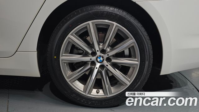 BMW 5-Series 520i Luxury