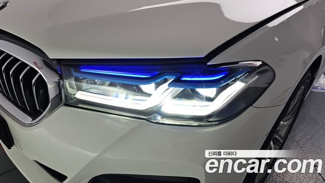 BMW 5-Series 520i Luxury