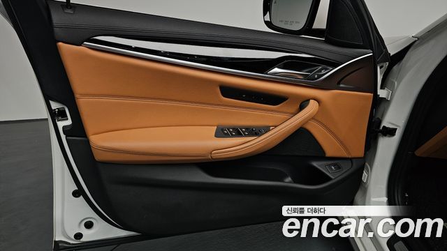 BMW 5-Series 520i Luxury
