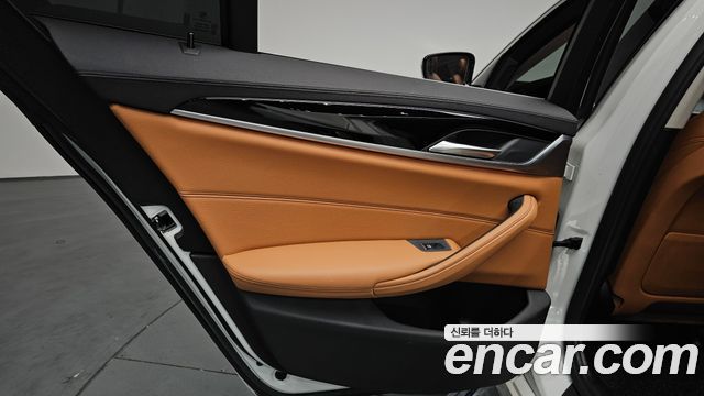 BMW 5-Series 520i Luxury