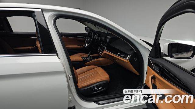 BMW 5-Series 520i Luxury