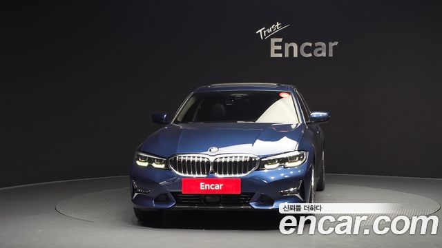 BMW 3-Series 320i Luxury