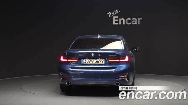 BMW 3-Series 320i Luxury