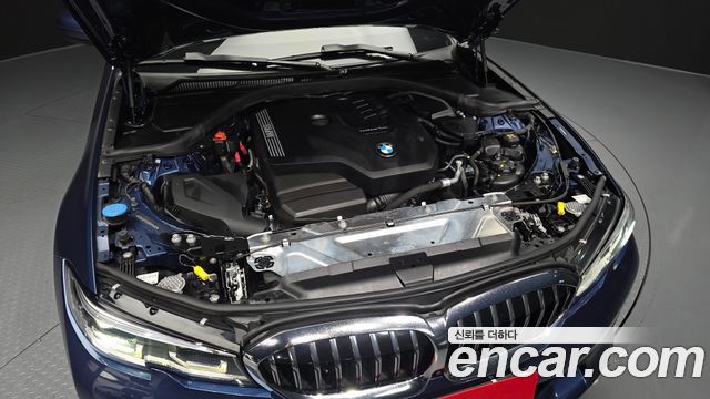 BMW 3-Series 320i Luxury