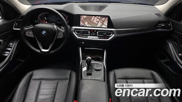 BMW 3-Series 320i Luxury