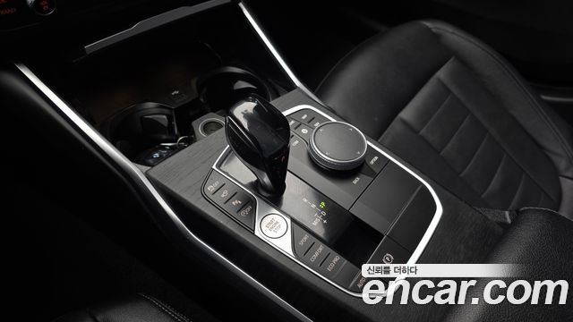BMW 3-Series 320i Luxury