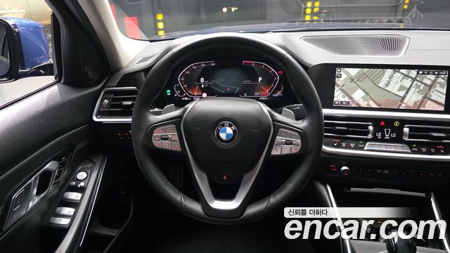 BMW 3-Series 320i Luxury