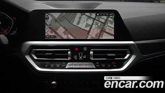 BMW 3-Series 320i Luxury