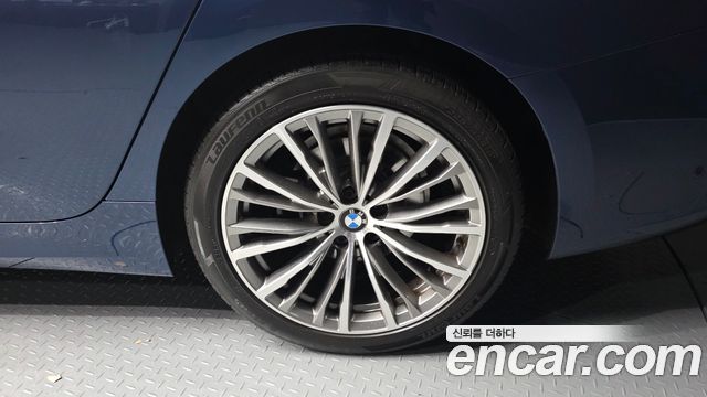 BMW 3-Series 320i Luxury