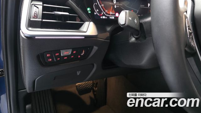 BMW 3-Series 320i Luxury