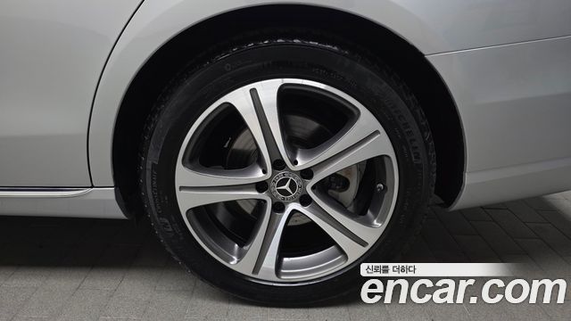 Mercedes-Benz E-Class E300 Avantgarde