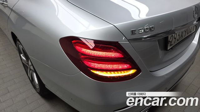 Mercedes-Benz E-Class E300 Avantgarde