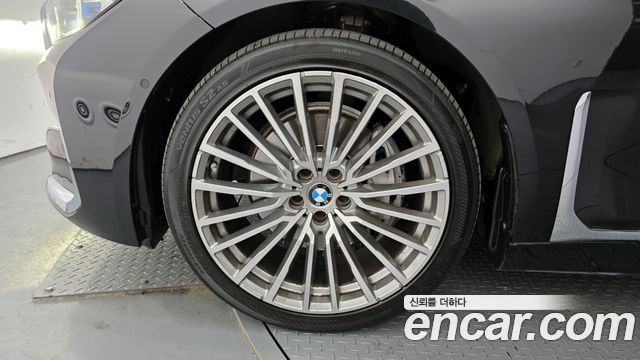 BMW 7-Series 740Li xDrive Design Pure Excellence