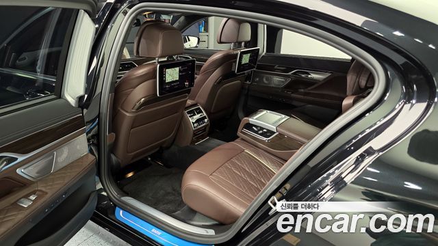 BMW 7-Series 740Li xDrive Design Pure Excellence