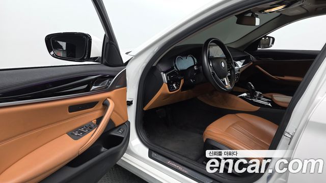 BMW 5-Series 520i Luxury