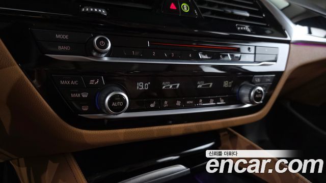 BMW 5-Series 520i Luxury