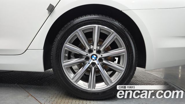 BMW 5-Series 520i Luxury
