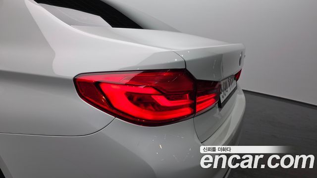 BMW 5-Series 520i Luxury
