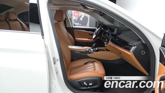 BMW 5-Series 520i Luxury