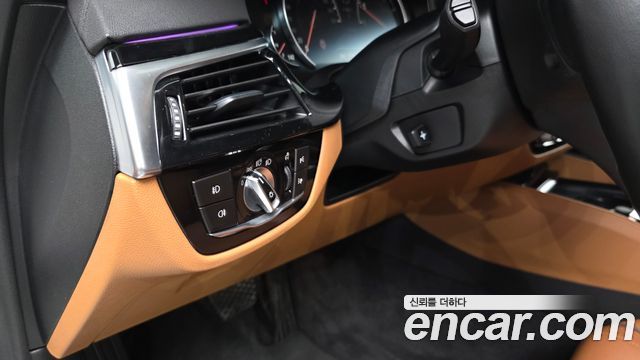 BMW 5-Series 520i Luxury