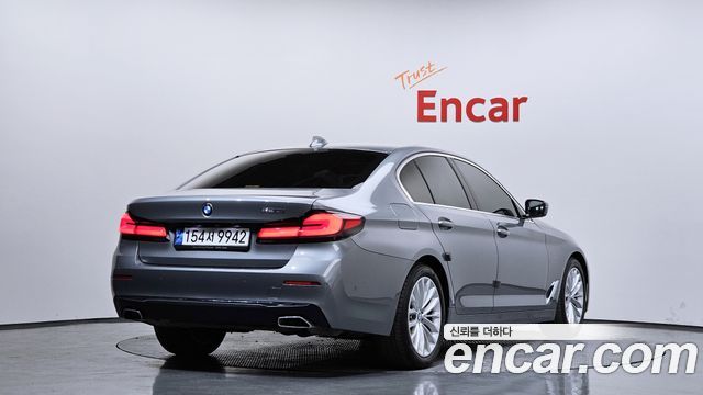 BMW 5-Series 520i Luxury