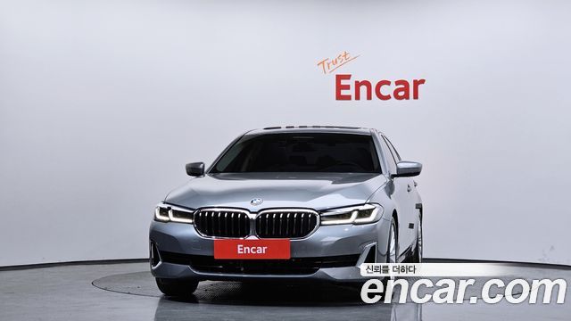 BMW 5-Series 520i Luxury