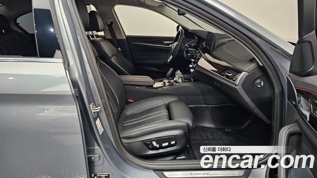 BMW 5-Series 520i Luxury