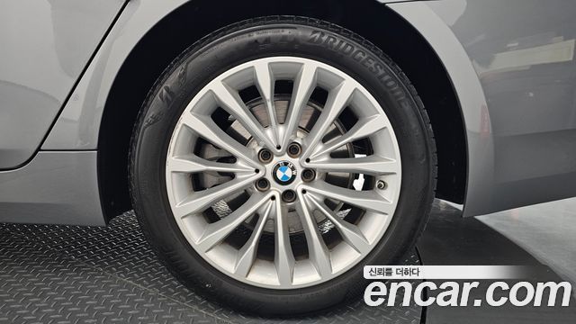 BMW 5-Series 520i Luxury