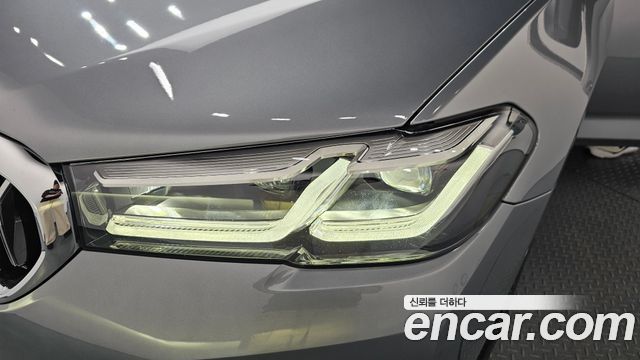 BMW 5-Series 520i Luxury