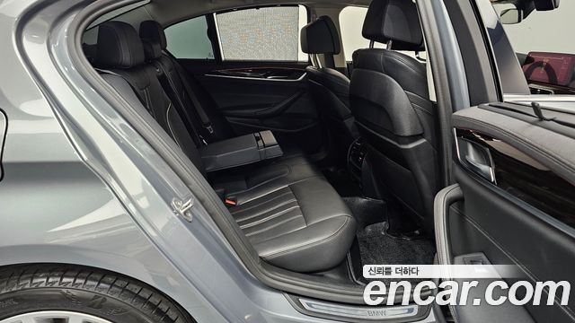 BMW 5-Series 520i Luxury