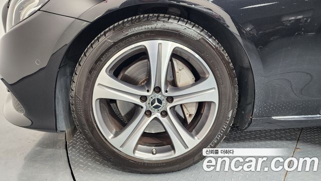 Mercedes-Benz E-Class E300 Avantgarde