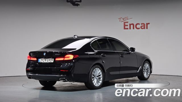 BMW 5-Series 520i Luxury