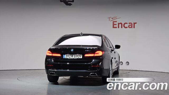 BMW 5-Series 520i Luxury