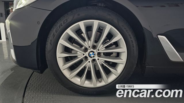 BMW 5-Series 520i Luxury
