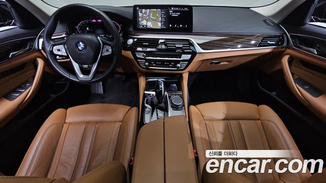 BMW 5-Series 520i Luxury