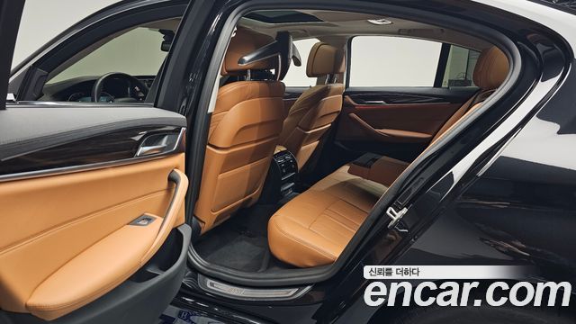 BMW 5-Series 520i Luxury