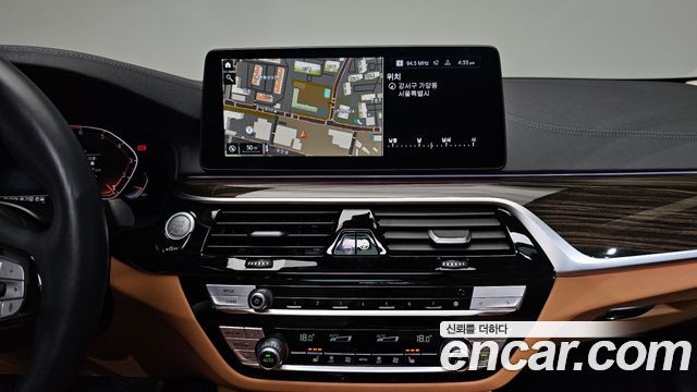 BMW 5-Series 520i Luxury