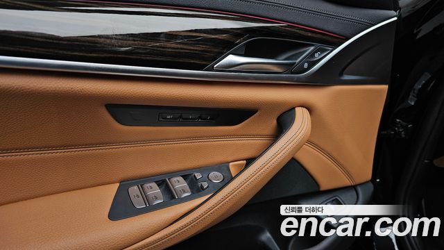 BMW 5-Series 520i Luxury