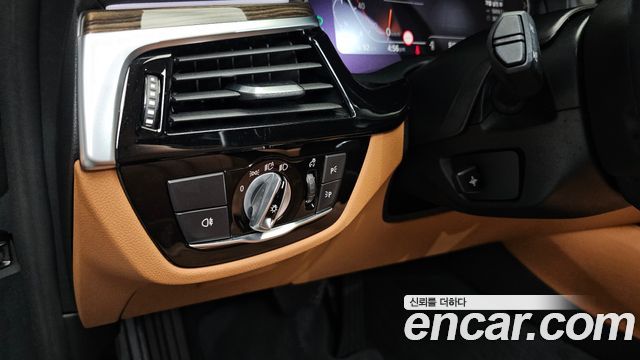 BMW 5-Series 520i Luxury