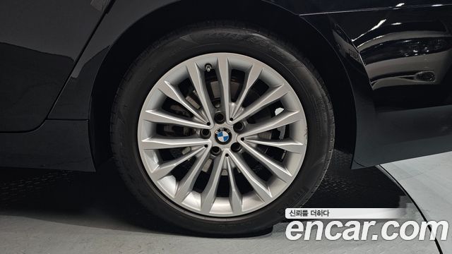 BMW 5-Series 520i Luxury