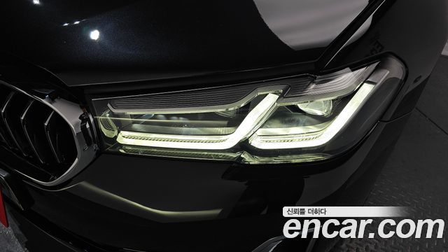 BMW 5-Series 520i Luxury
