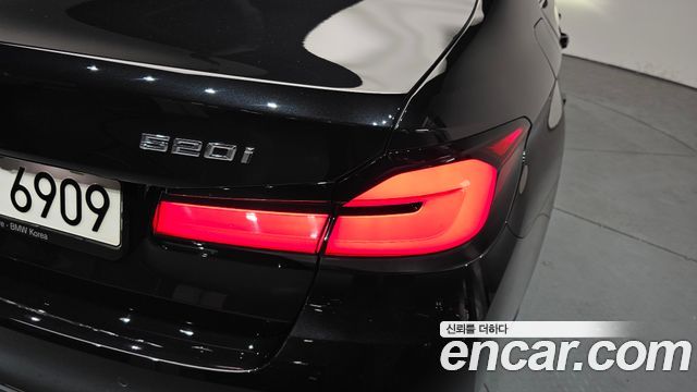 BMW 5-Series 520i Luxury