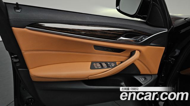 BMW 5-Series 520i Luxury