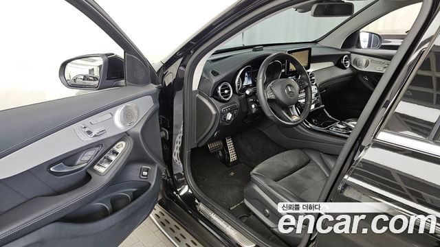 Mercedes-Benz GLC-Class GLC300 4MATIC AMG Line