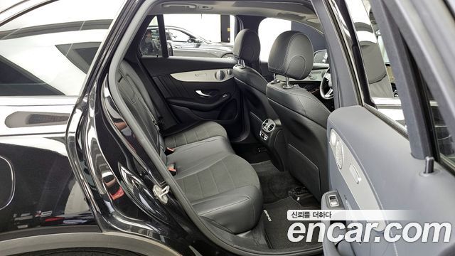 Mercedes-Benz GLC-Class GLC300 4MATIC AMG Line