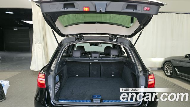 Mercedes-Benz GLC-Class GLC300 4MATIC AMG Line
