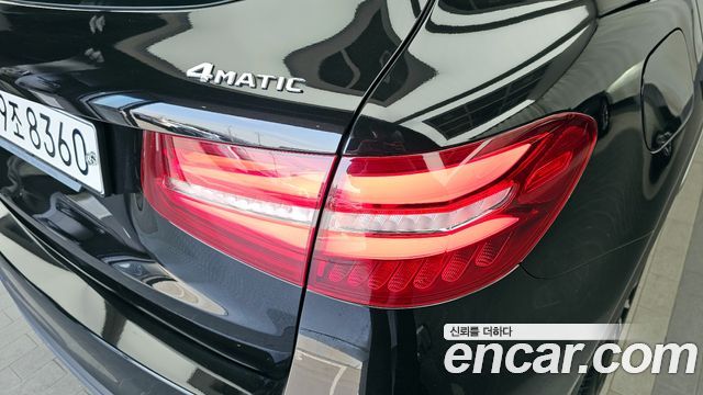 Mercedes-Benz GLC-Class GLC300 4MATIC AMG Line