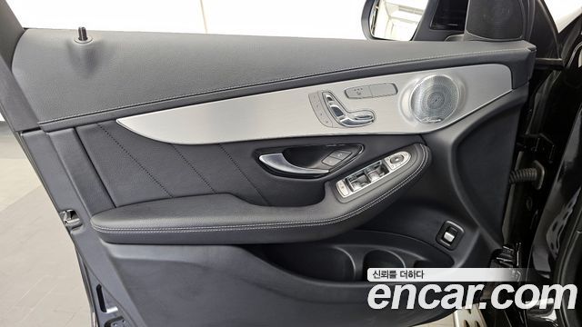 Mercedes-Benz GLC-Class GLC300 4MATIC AMG Line