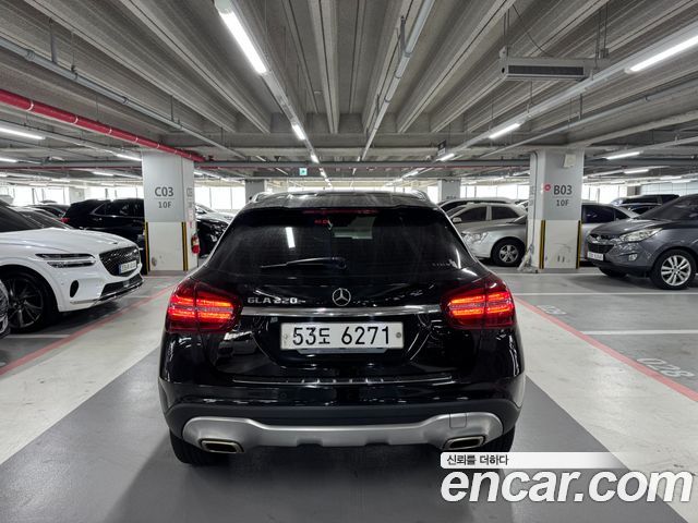 Mercedes-Benz GLA-Class GLA220 Premium